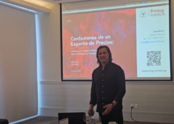 José Mirabal comparte su experiencia en estrategias de precios ante más de mil empresarios en Monterrey